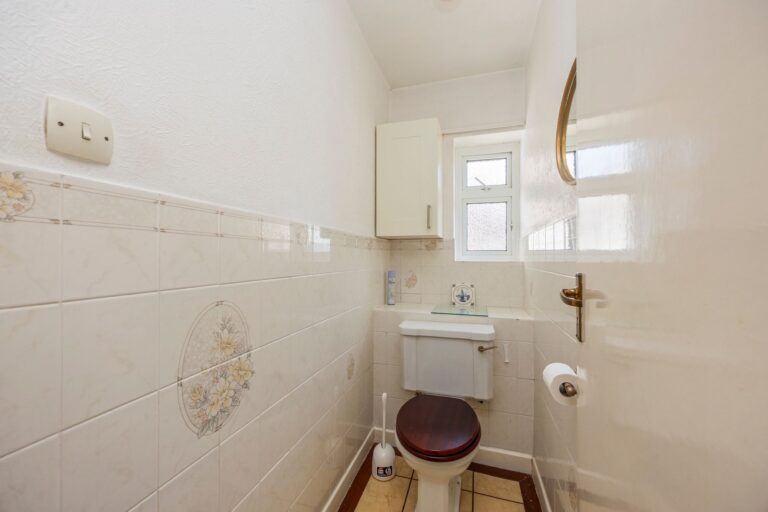 DykeRoadAvenueWoodlandCourt49-001