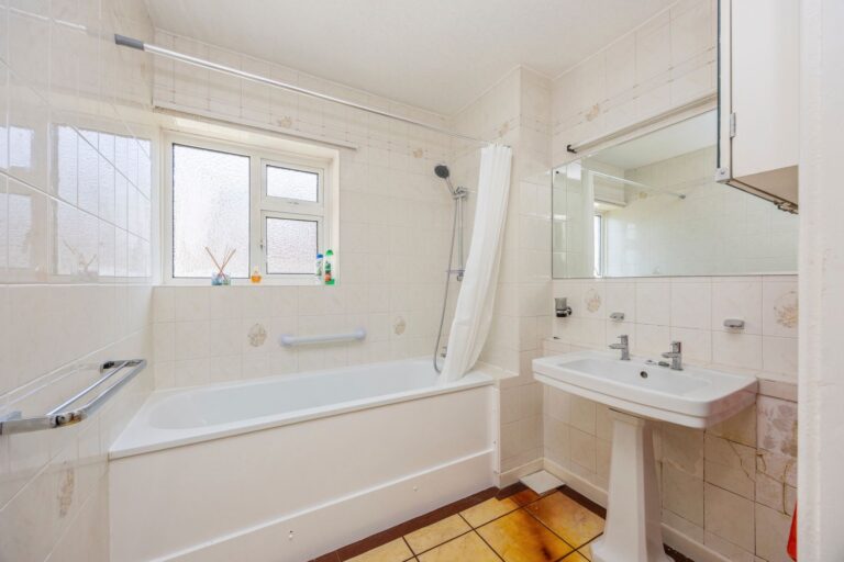 DykeRoadAvenueWoodlandCourt49-002
