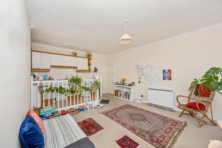 LansdownePlace106.Flat15-005