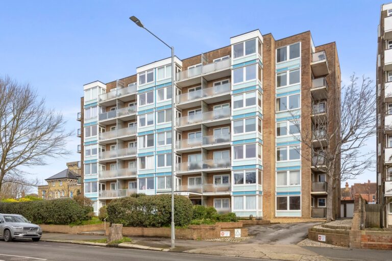 NewChurchRoad17BlenheimCourtFlat16-003